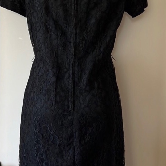 Vintage 1960’s.Black Lace Wiggle Dress. PeterPan Silk collar,front buttons.US8. - Picture 4 of 8